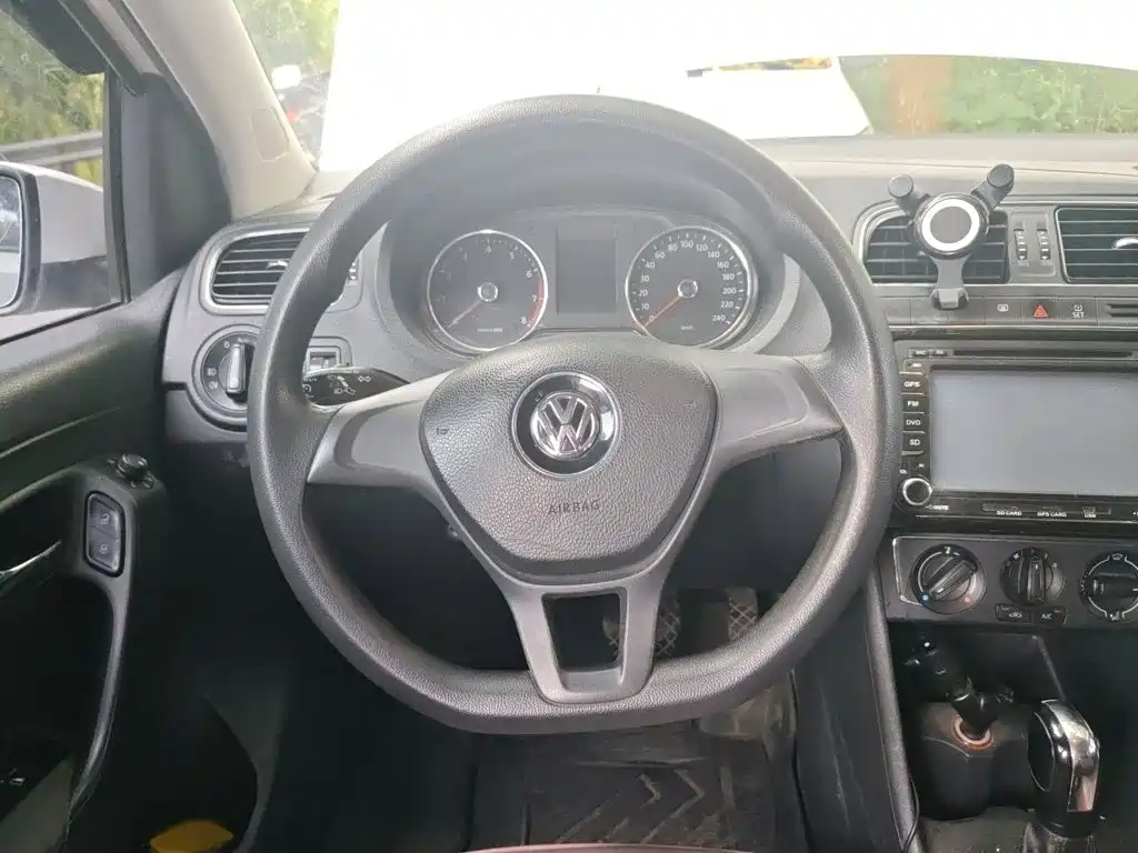 Volkswagen Polo — миниатюра 3