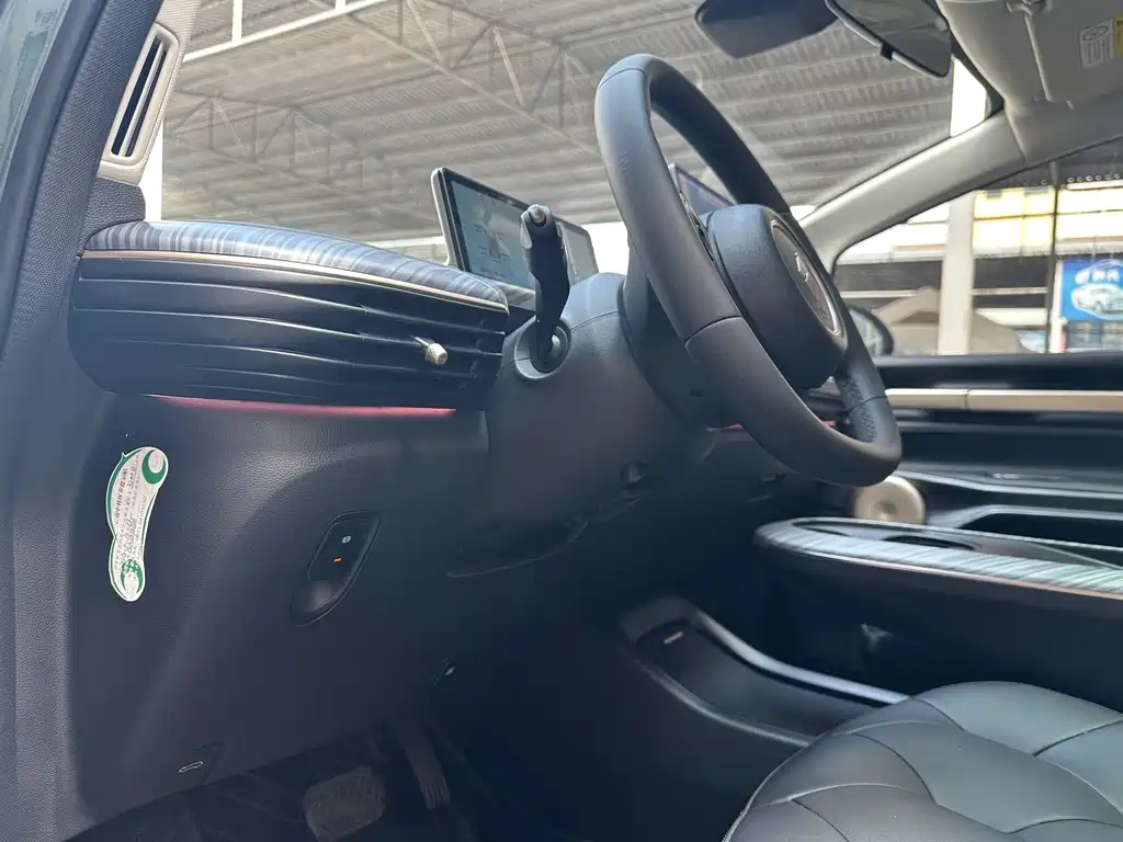 Baojun Yunduo — миниатюра 6
