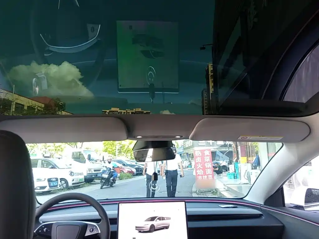 Tesla Model 3 — миниатюра 18