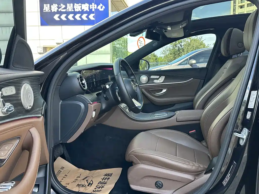 Mercedes-Benz E-Class — миниатюра 7