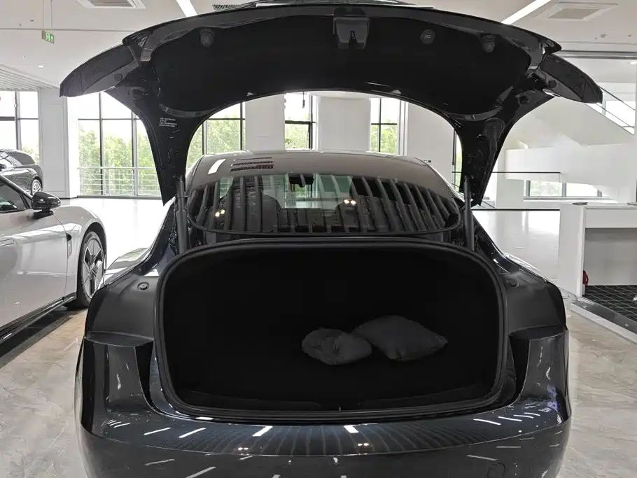 Tesla Model 3 — миниатюра 4