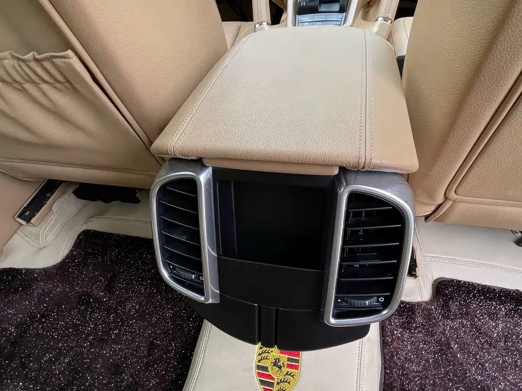 Porsche Cayenne — миниатюра 18