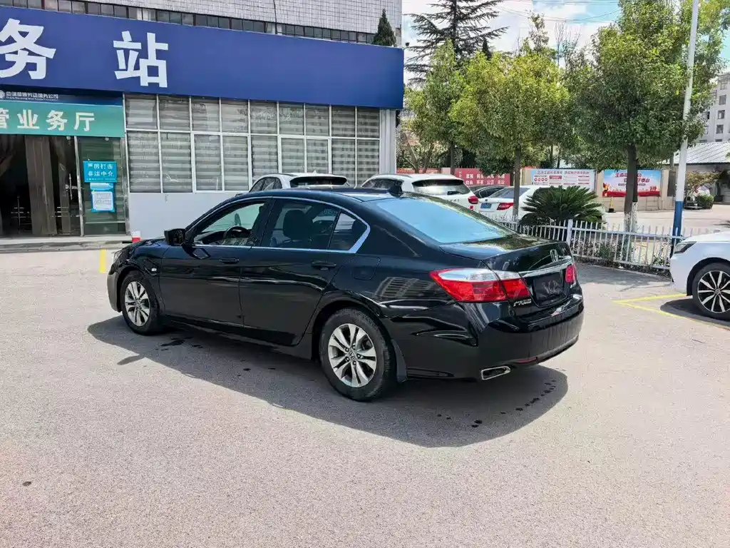 Honda Accord — миниатюра 9