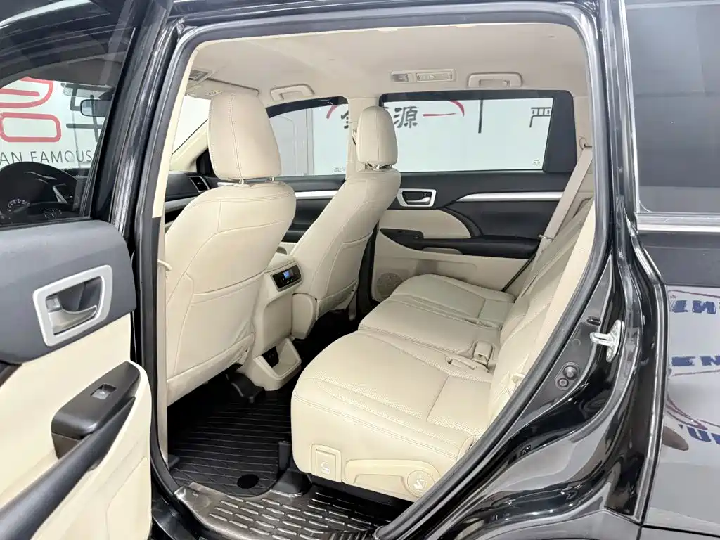 Toyota Highlander — миниатюра 10