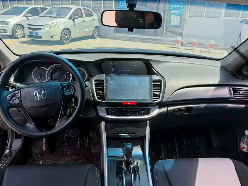 Honda Accord — миниатюра 6