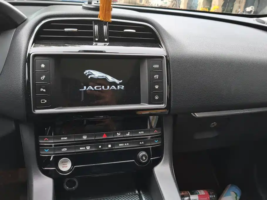Jaguar F-PACE — миниатюра 13
