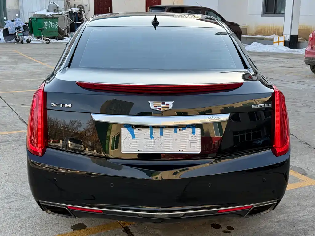 CADILLAC XTS