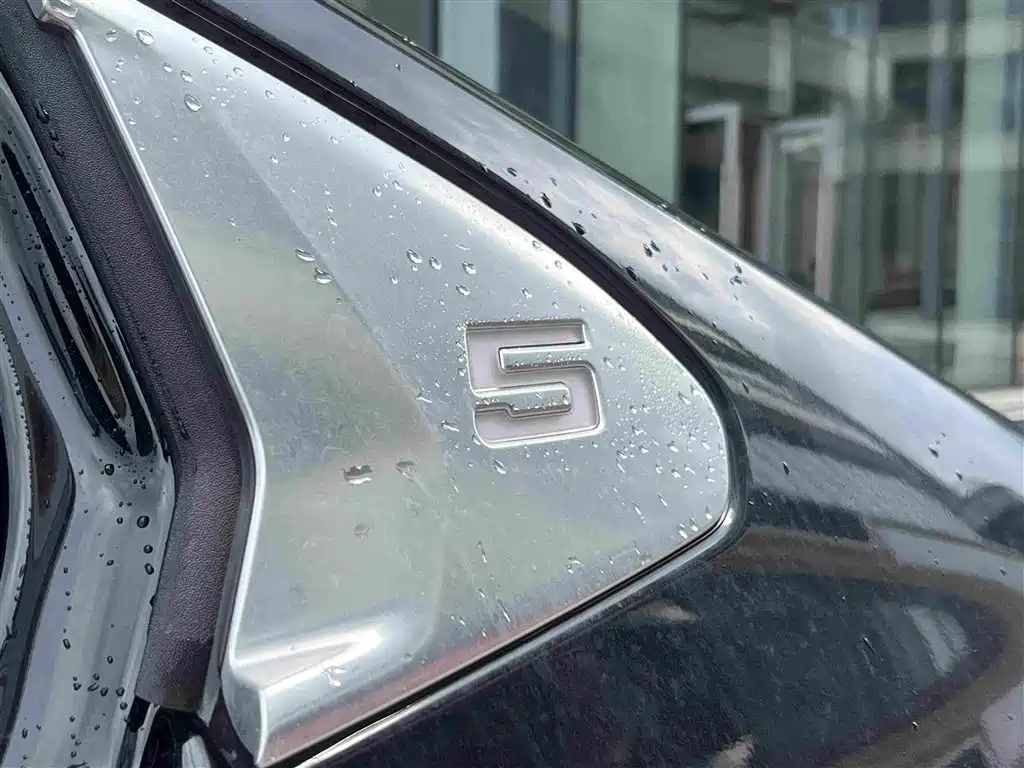 BMW 5 Series — миниатюра 9