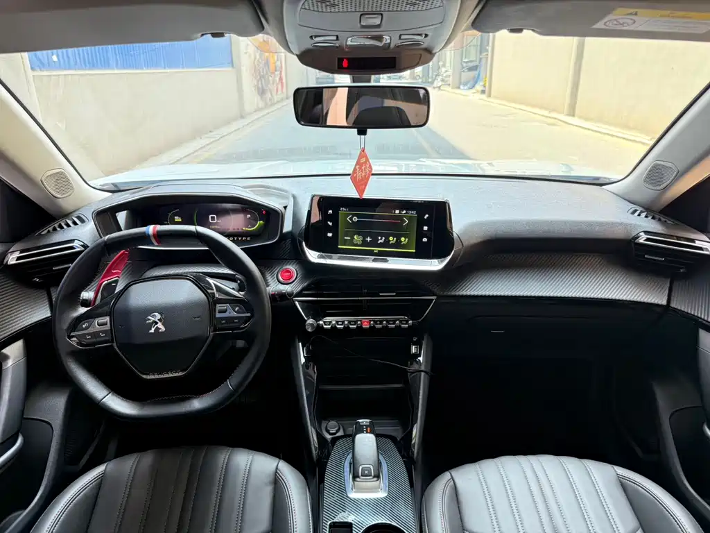 Peugeot 2008 — миниатюра 8