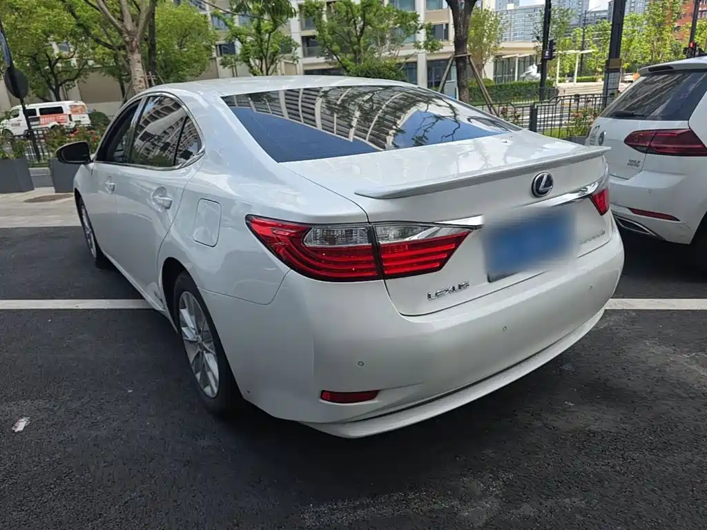 Lexus ES — миниатюра 5