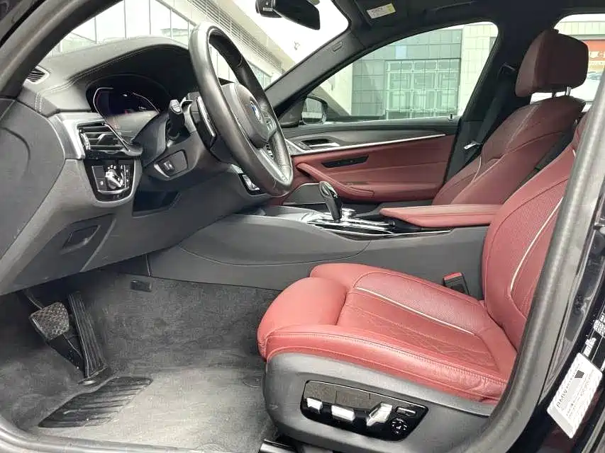 BMW 5 Series — миниатюра 4