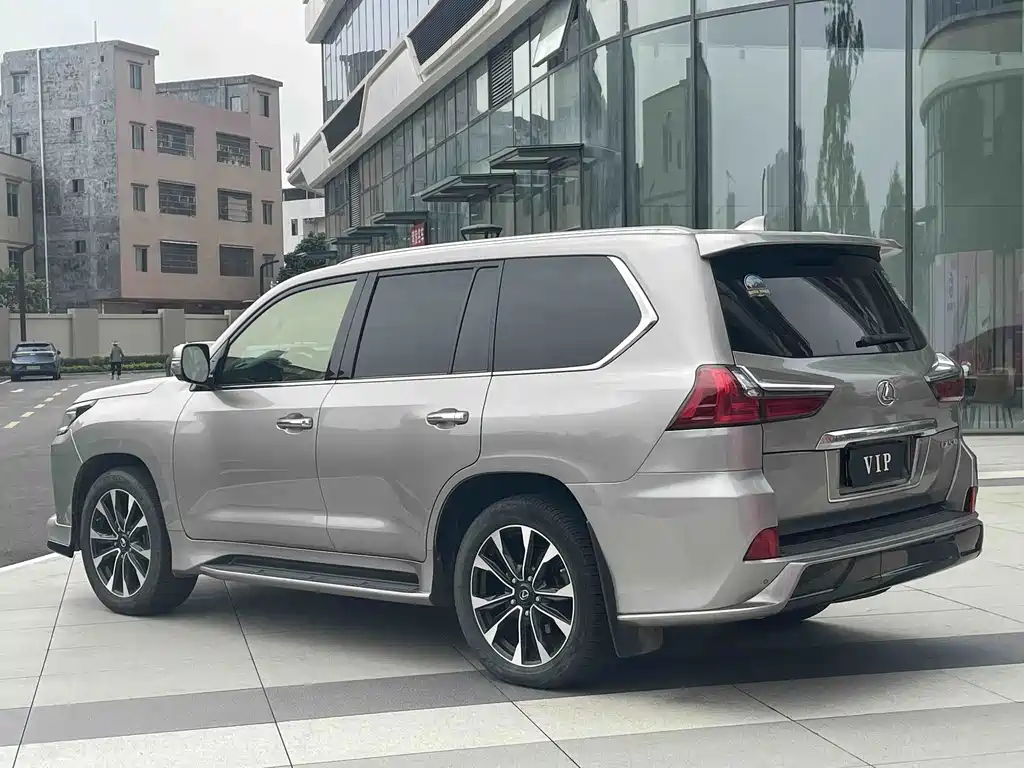 Lexus LX — миниатюра 4