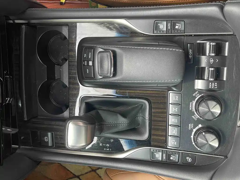 Lexus LX — миниатюра 15