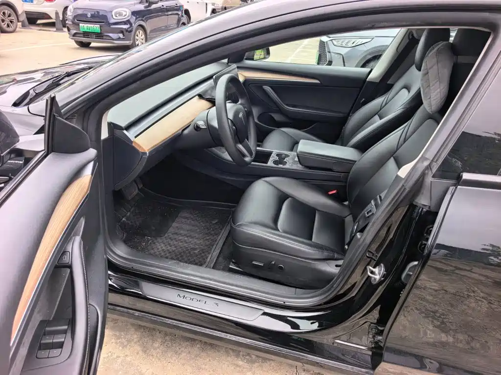 Tesla Model 3 — миниатюра 9