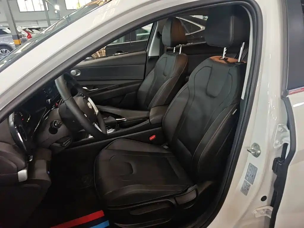 Hyundai Elantra — миниатюра 15