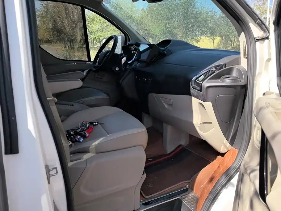 Ford Tourneo — миниатюра 8