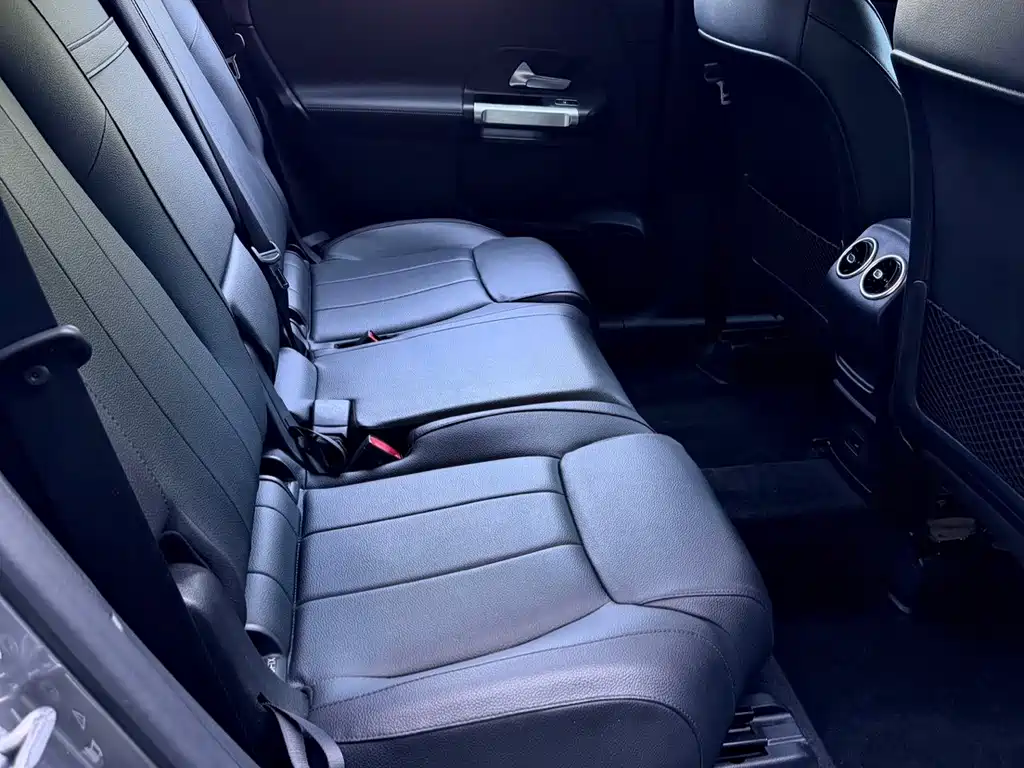 Mercedes-Benz GLB — миниатюра 11