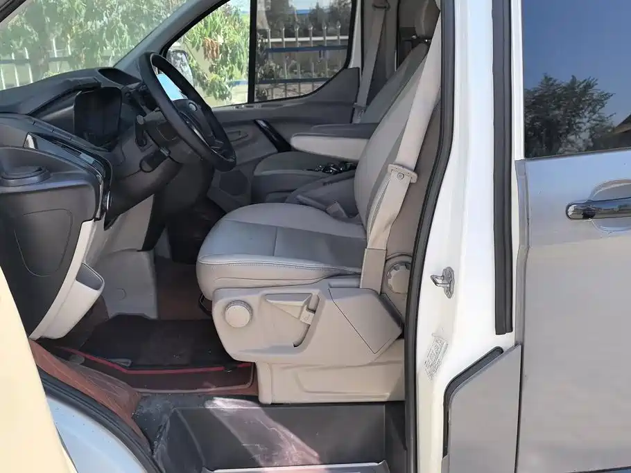 Ford Tourneo — миниатюра 9