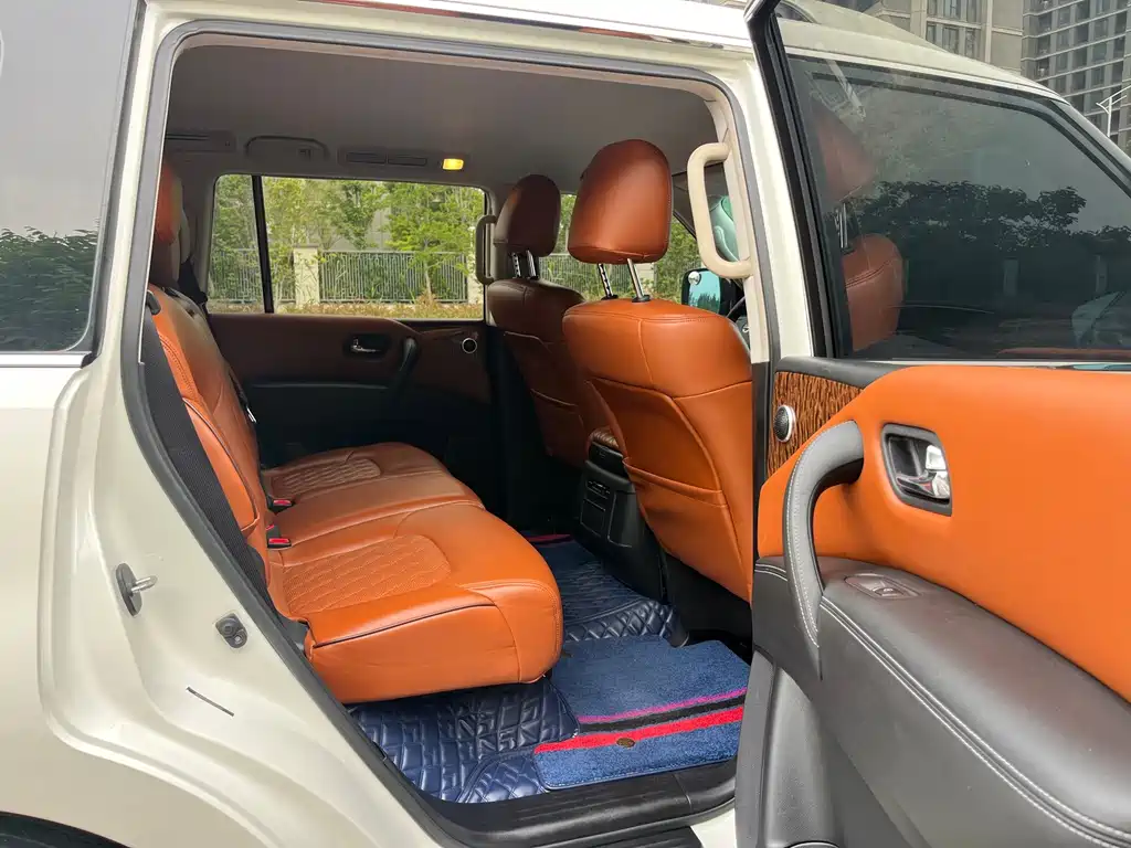 Nissan Patrol — миниатюра 10