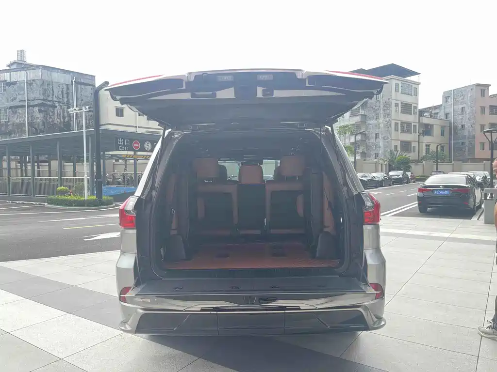 Lexus LX — миниатюра 19