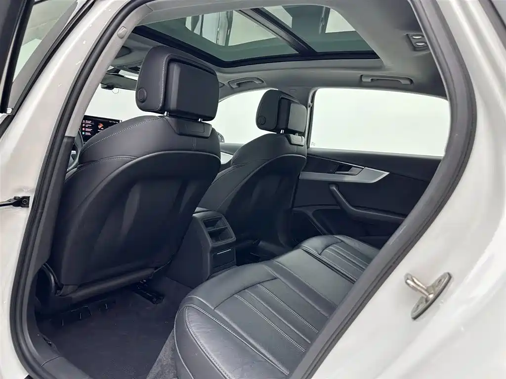 Audi A4L 2023 Белый из Китая