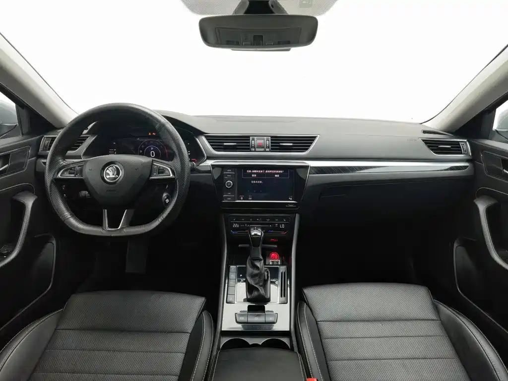 Skoda Superb — миниатюра 5