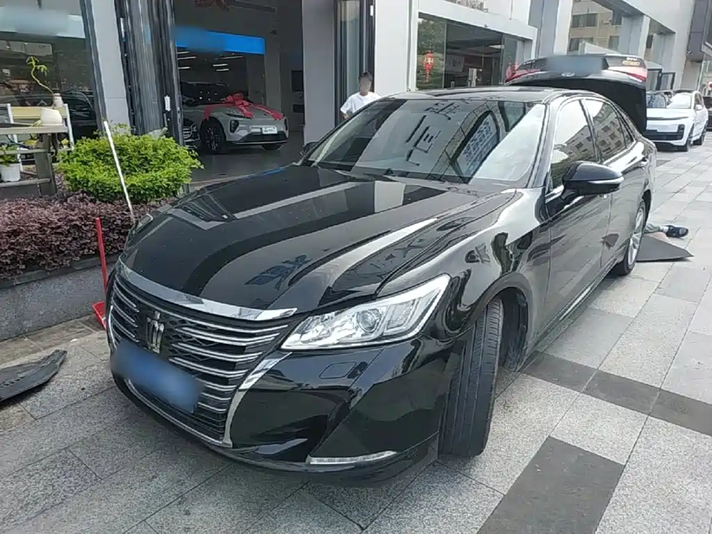 Toyota Crown 2017