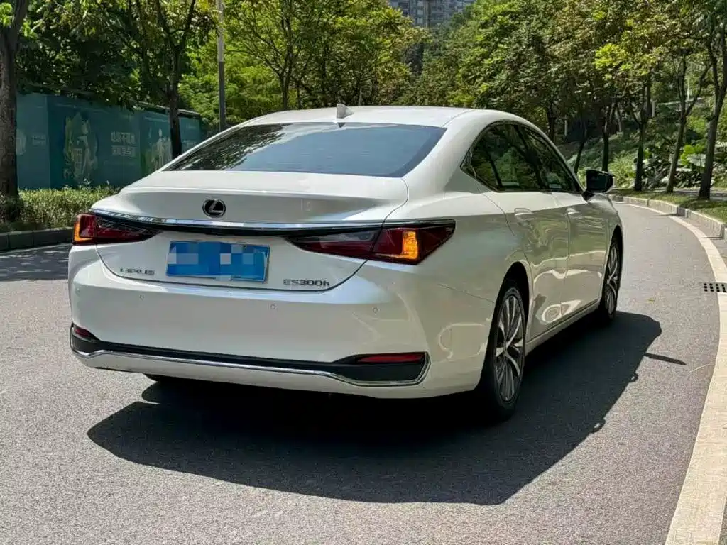 Lexus ES — миниатюра 8