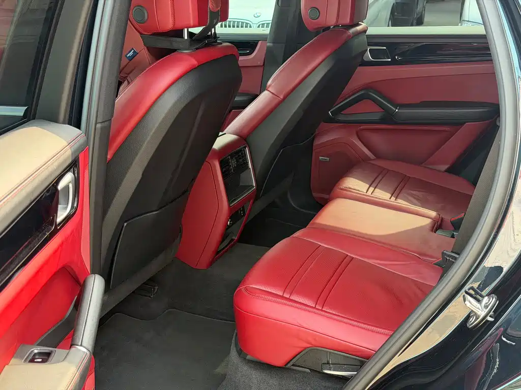 Porsche Cayenne — миниатюра 8