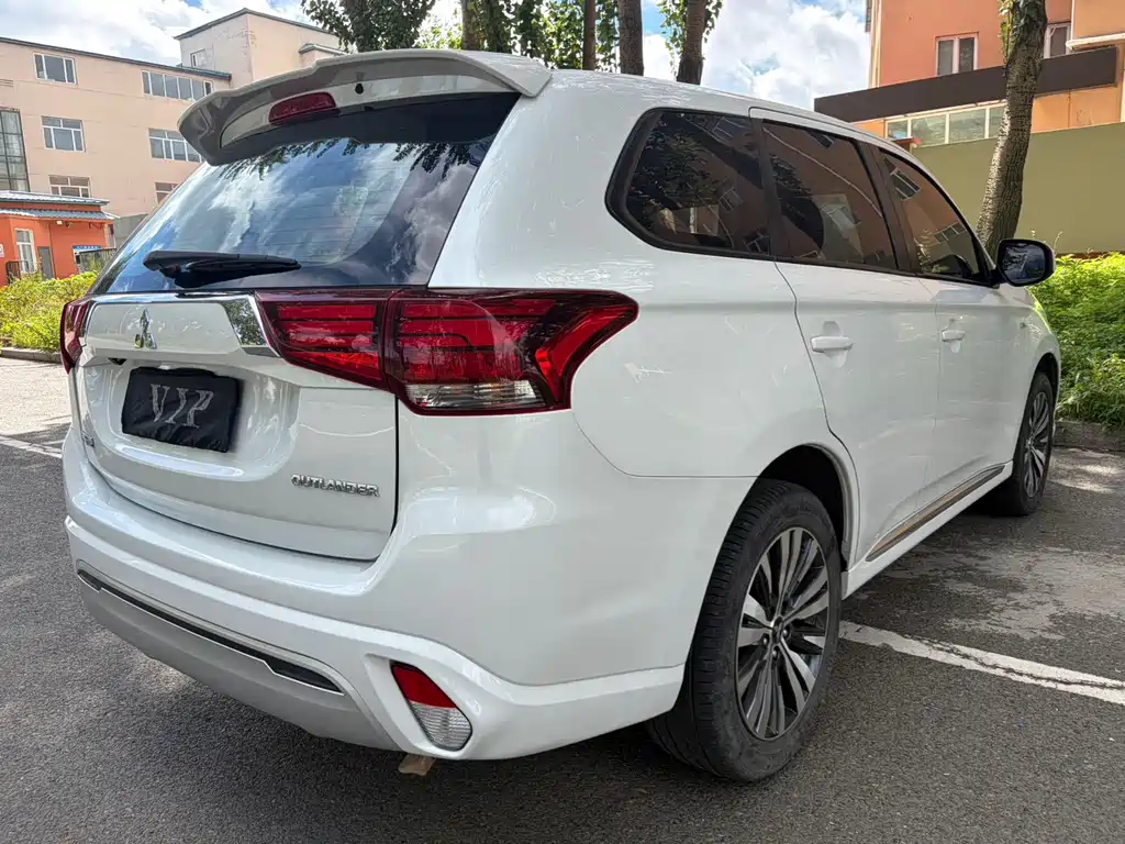 Mitsubishi Outlander — миниатюра 4