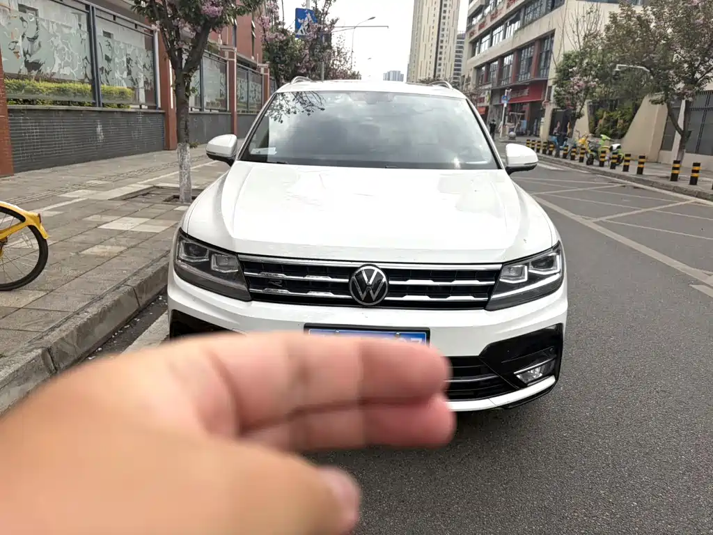 Volkswagen Tiguan L — миниатюра 16