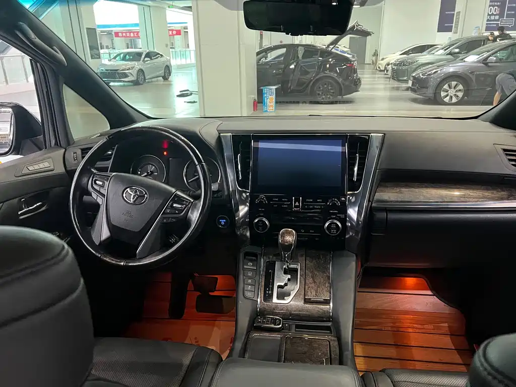 Toyota Vellfire — миниатюра 7