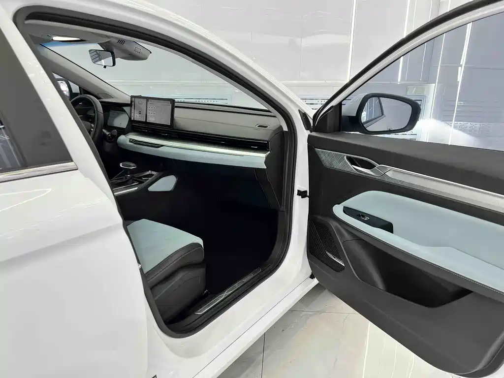 Geely Emgrand L — миниатюра 17
