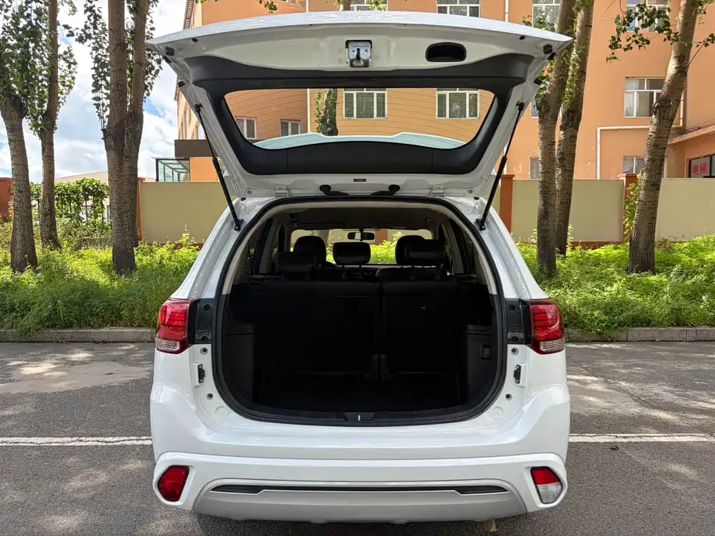 Mitsubishi Outlander — миниатюра 12
