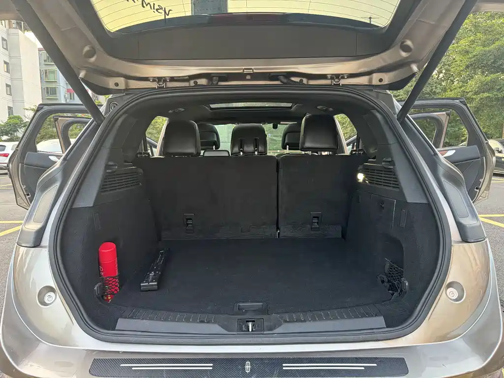 Lincoln MKC — миниатюра 14