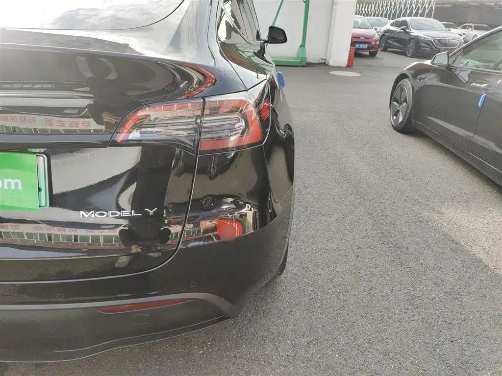 Tesla Model Y - фото 24