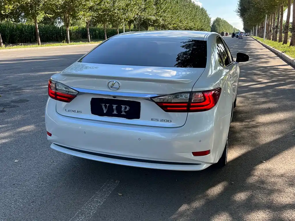 Lexus ES — миниатюра 8