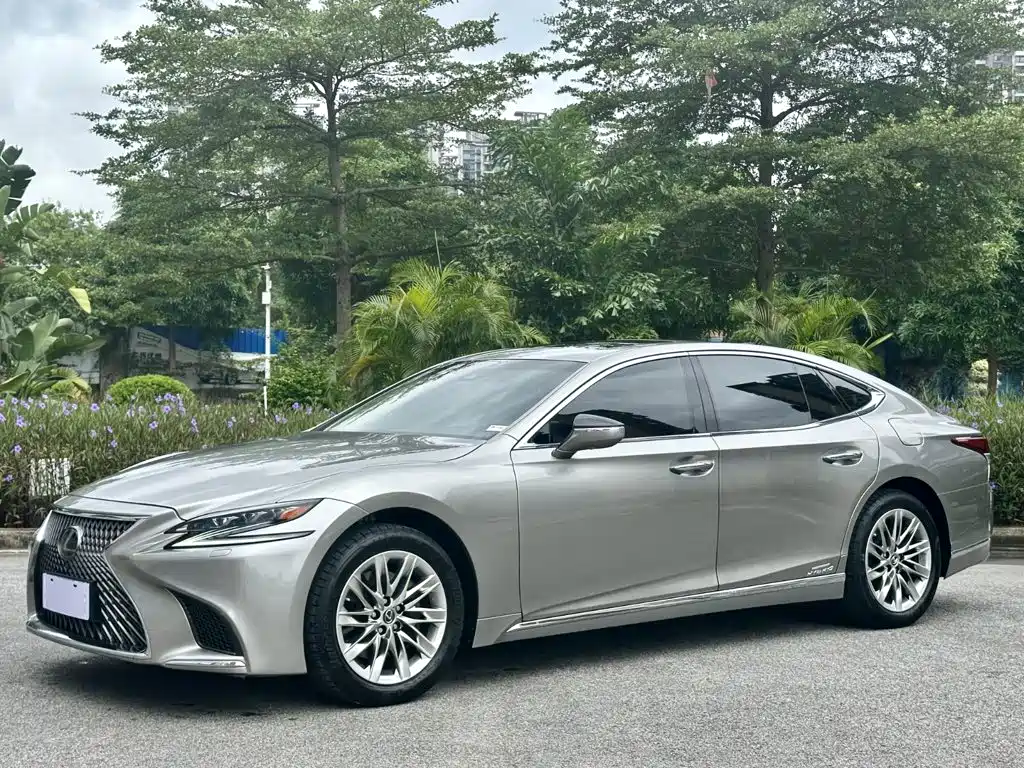 Lexus LS 2018 500h Luxury V