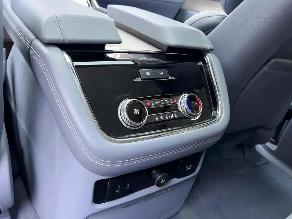 Lincoln Navigator — миниатюра 9