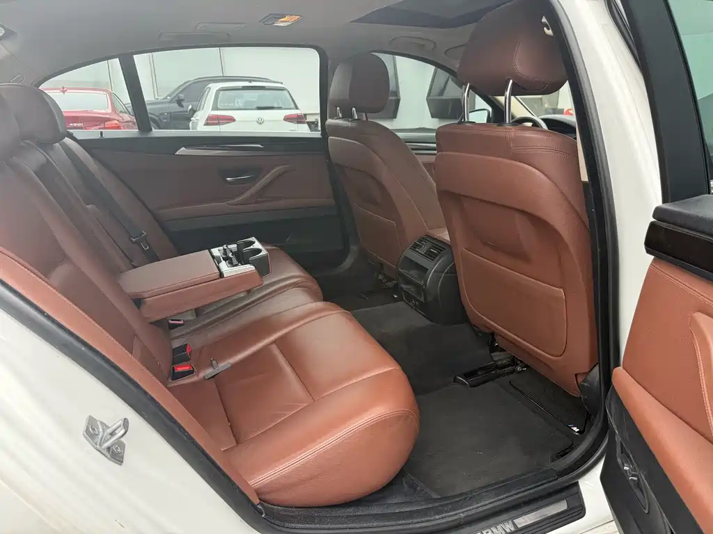 BMW 5 Series — миниатюра 17
