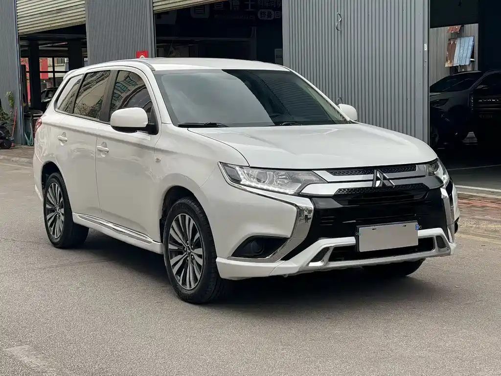 Mitsubishi Outlander 2020 2.0L 5 мест