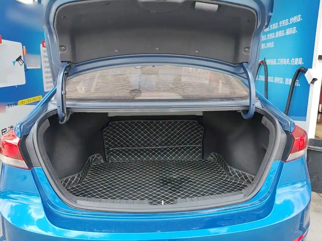 Hyundai Elantra — миниатюра 19