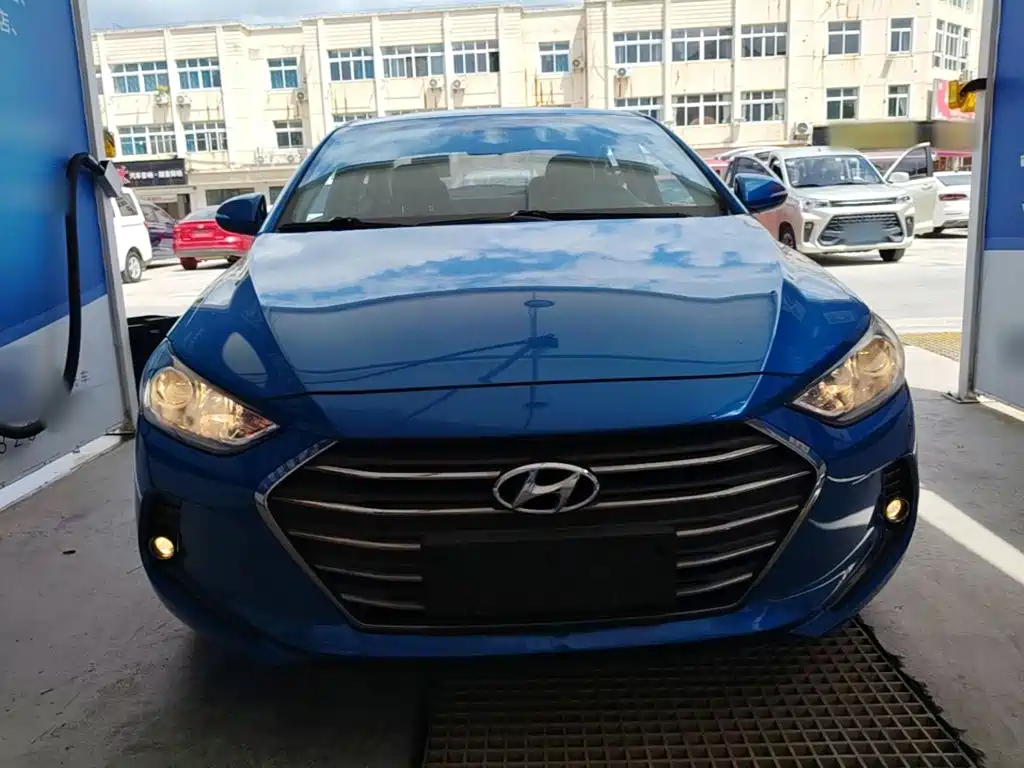 Hyundai Elantra — миниатюра 3
