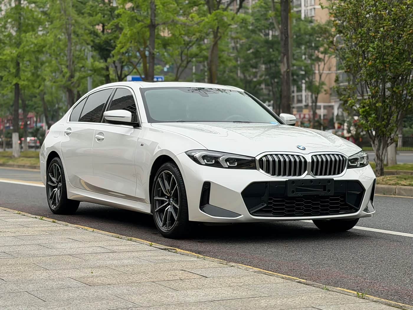 BMW 3 Series 2.0 л 2023 г. Белый, пробег 41000 км