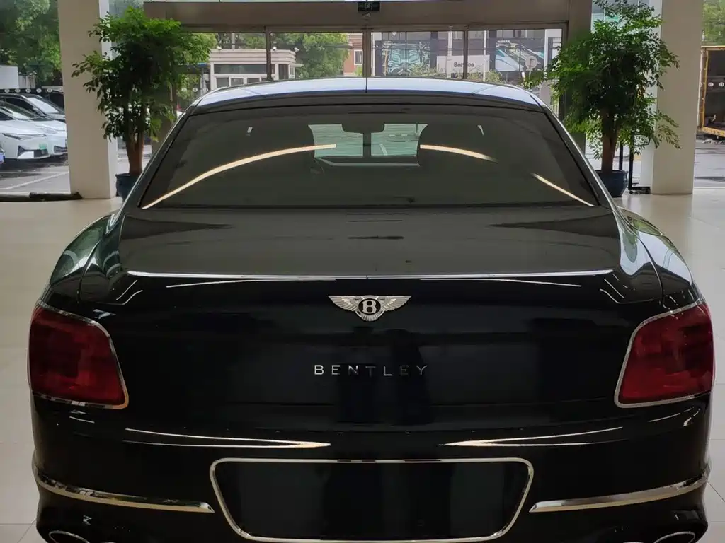 Bentley Flying Spur PHEV — миниатюра 6