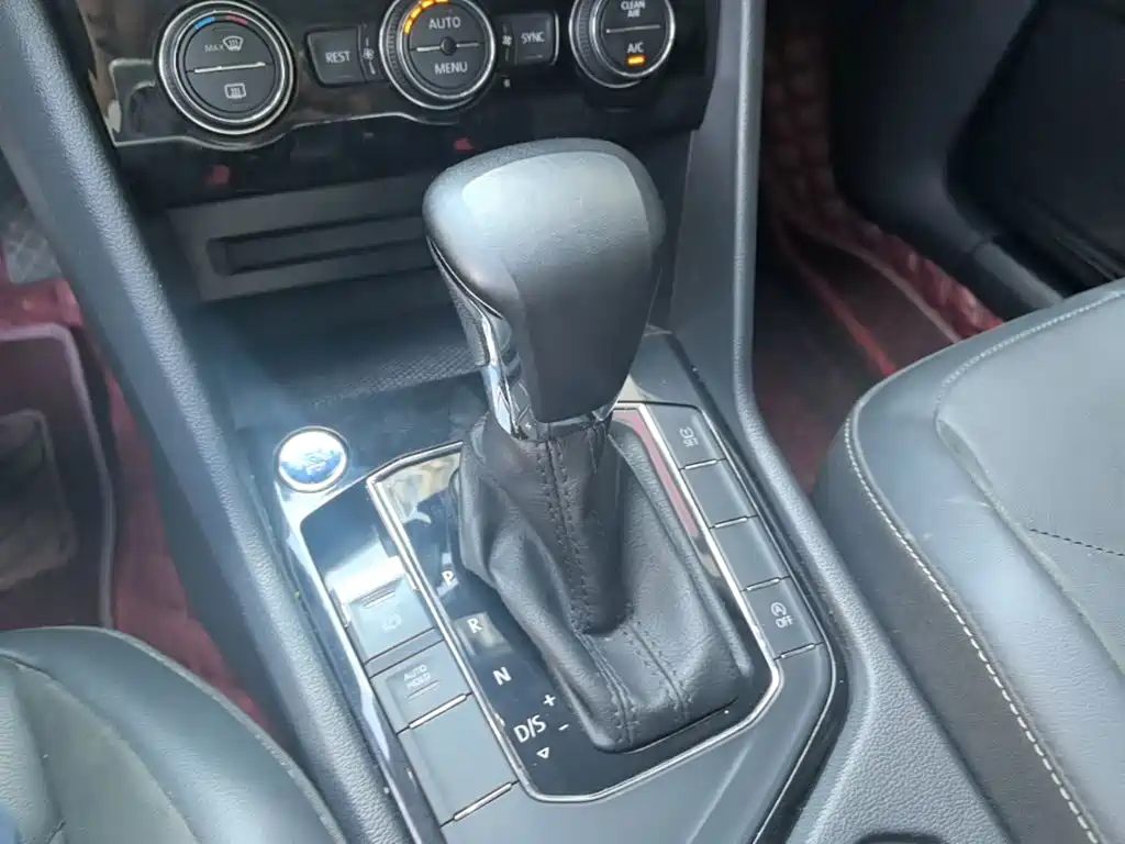 Volkswagen Tiguan L — миниатюра 14