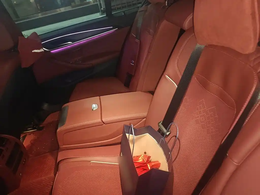 BMW 5 Series — миниатюра 13