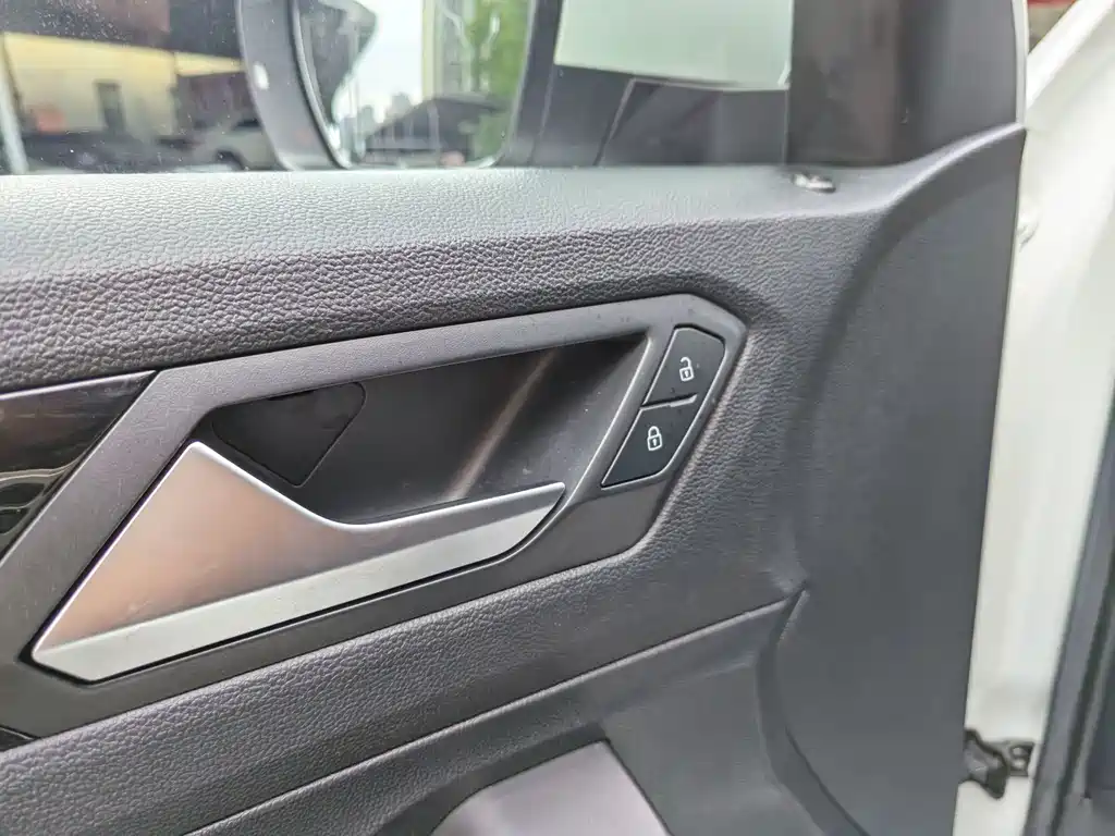 Volkswagen T-Roc — миниатюра 15