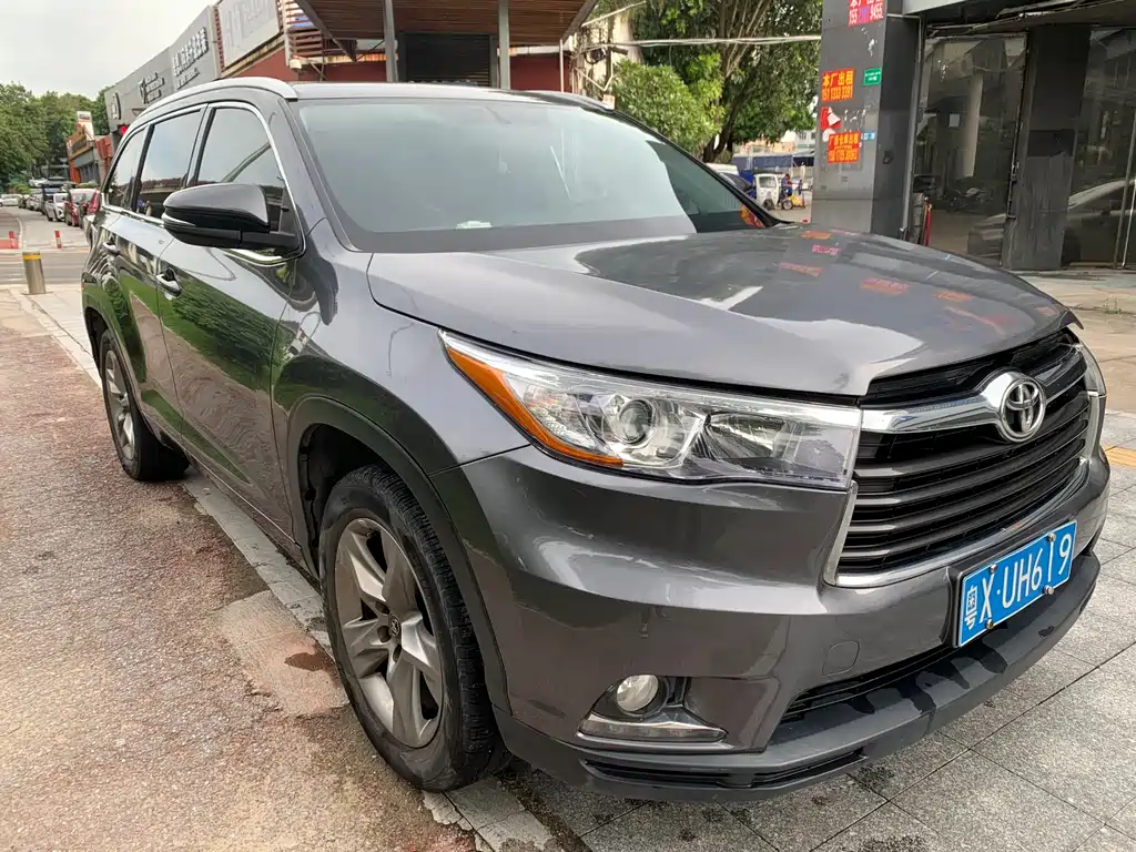 Toyota Highlander 2015 2.0T Luxury 7 мест