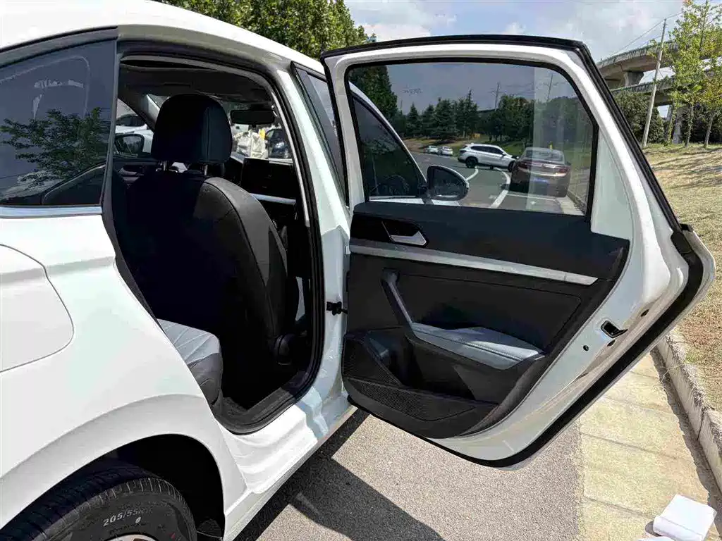 Volkswagen Lavida — миниатюра 14